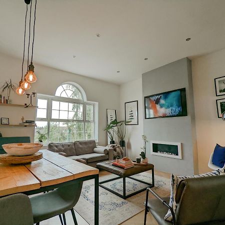 Spacious, Mid-Century 1 Bedroom Apartment Quedgeley Bagian luar foto