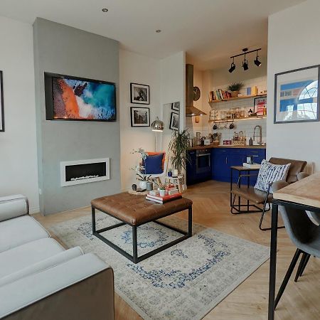 Spacious, Mid-Century 1 Bedroom Apartment Quedgeley Bagian luar foto