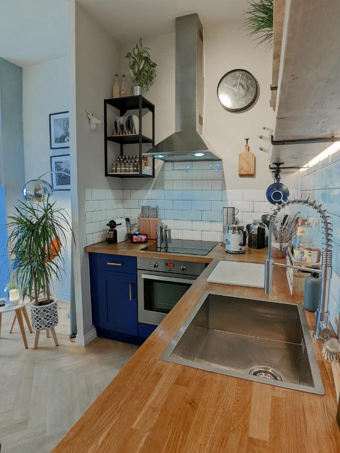 Spacious, Mid-Century 1 Bedroom Apartment Quedgeley Bagian luar foto