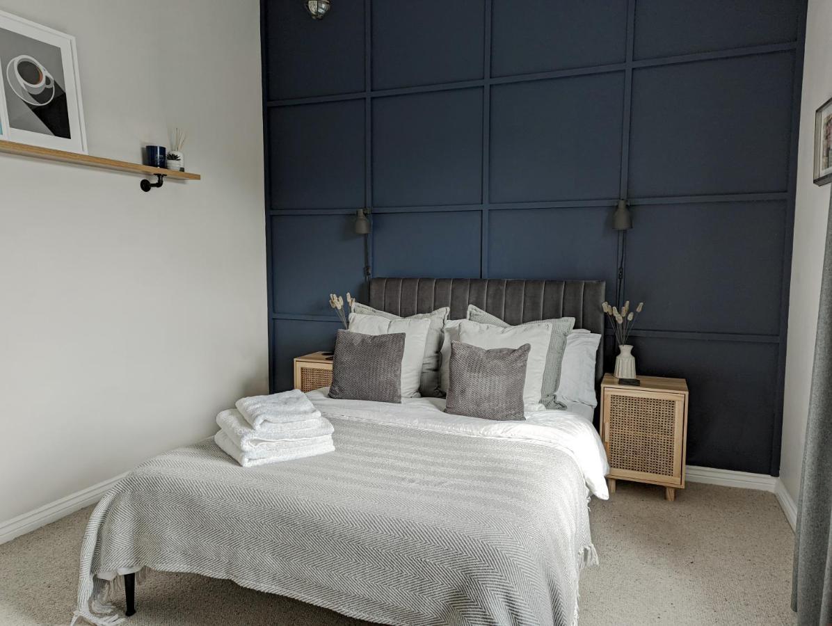 Spacious, Mid-Century 1 Bedroom Apartment Quedgeley Bagian luar foto
