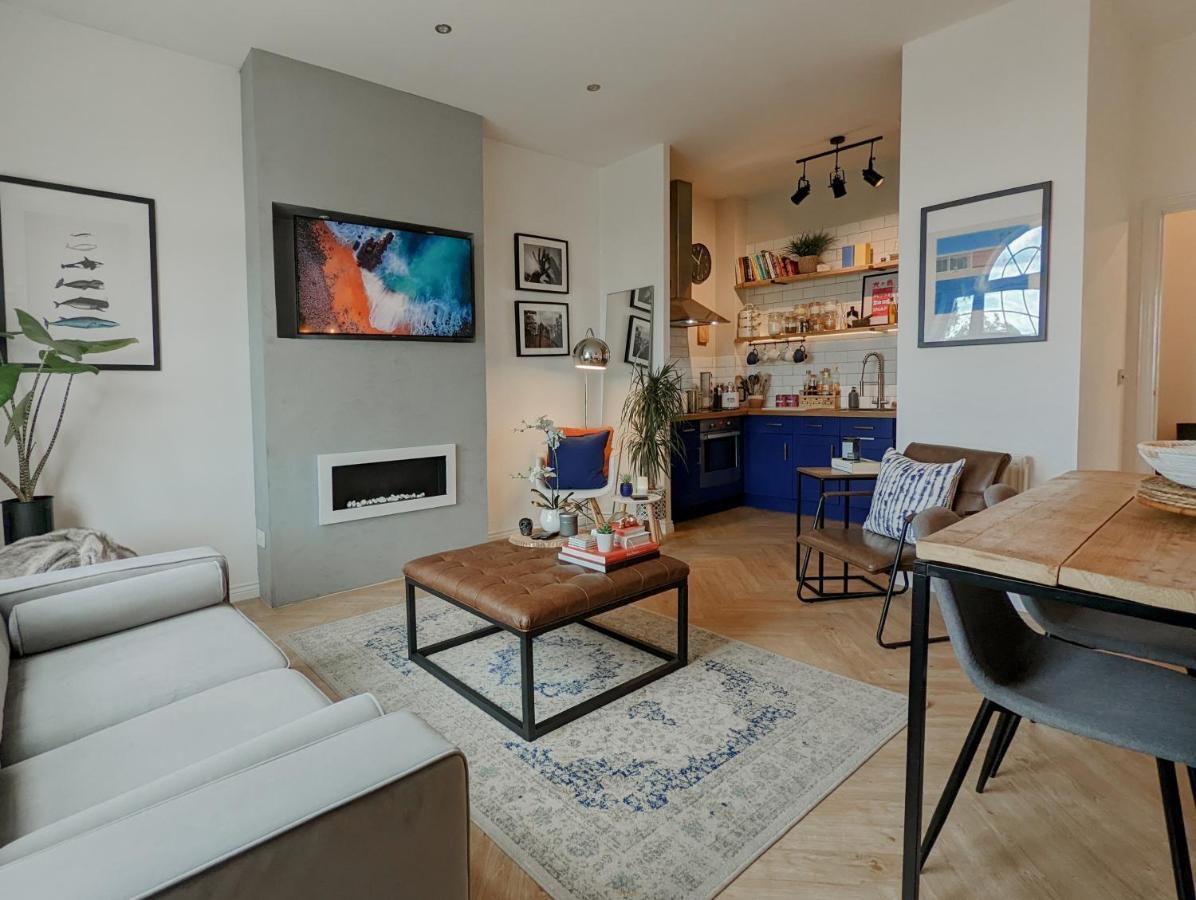 Spacious, Mid-Century 1 Bedroom Apartment Quedgeley Bagian luar foto