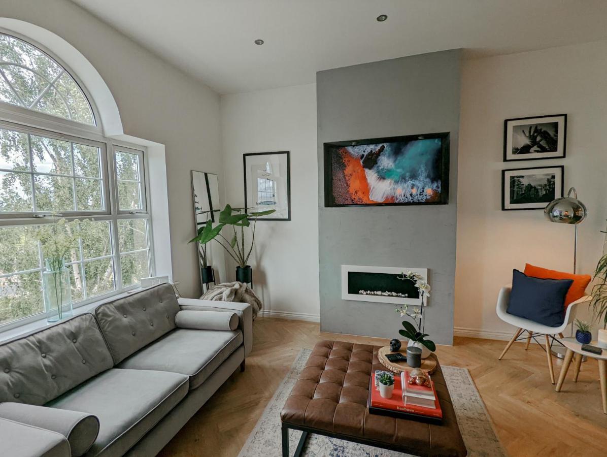 Spacious, Mid-Century 1 Bedroom Apartment Quedgeley Bagian luar foto
