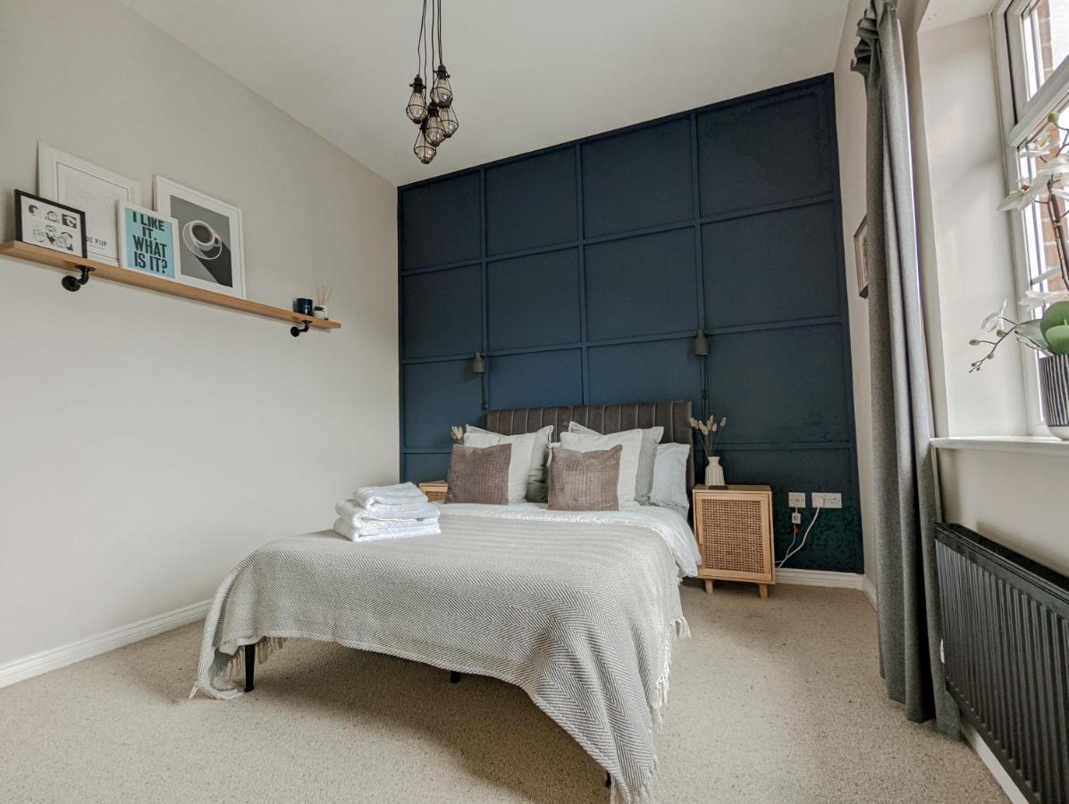 Spacious, Mid-Century 1 Bedroom Apartment Quedgeley Bagian luar foto